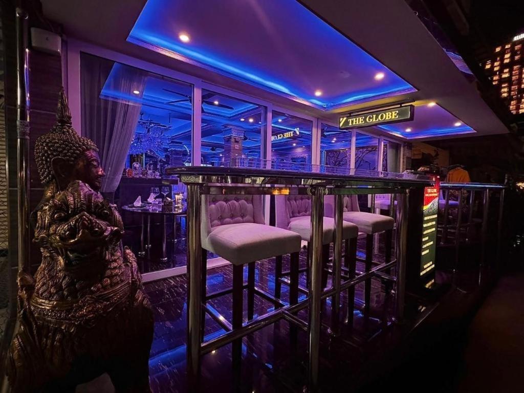 The Globe Hotel, Bar & Restaurant Pattaya Exterior foto