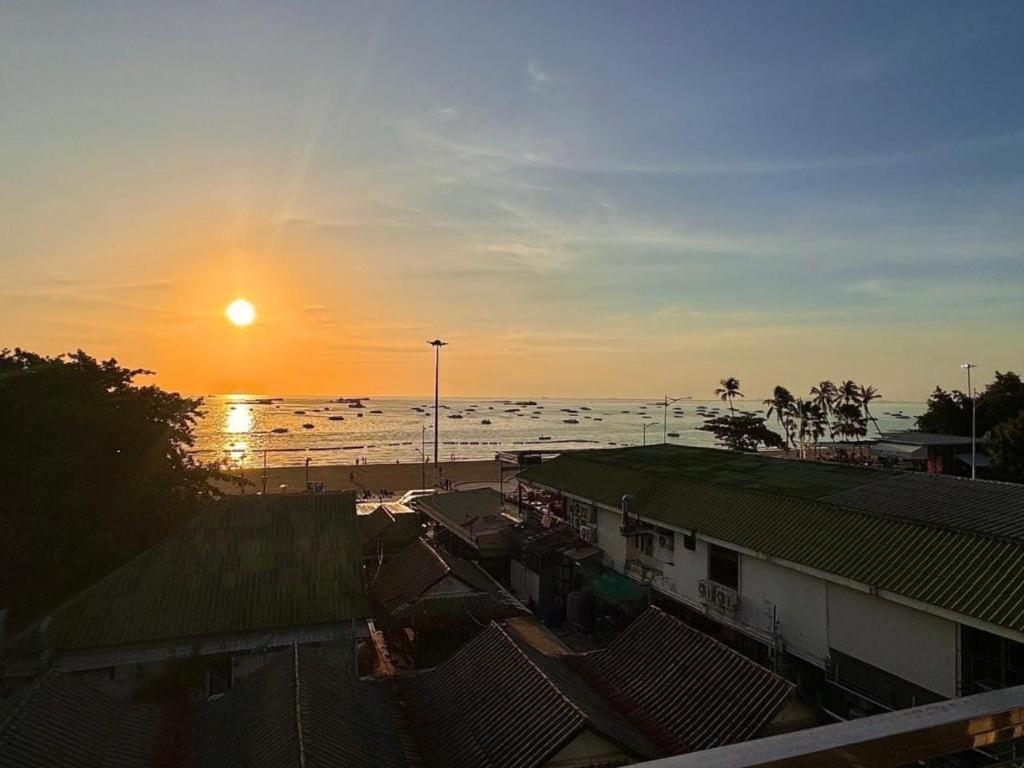 The Globe Hotel, Bar & Restaurant Pattaya Exterior foto