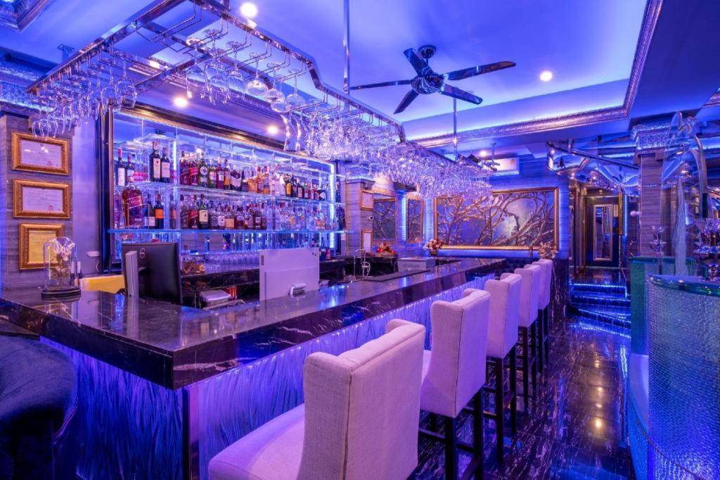 The Globe Hotel, Bar & Restaurant Pattaya Exterior foto