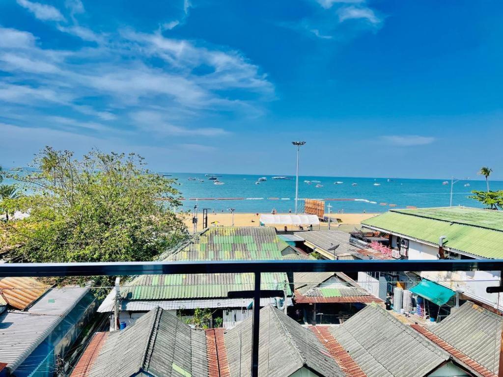 The Globe Hotel, Bar & Restaurant Pattaya Exterior foto
