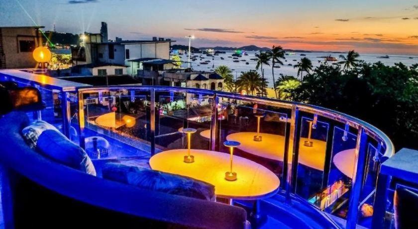 The Globe Hotel, Bar & Restaurant Pattaya Exterior foto